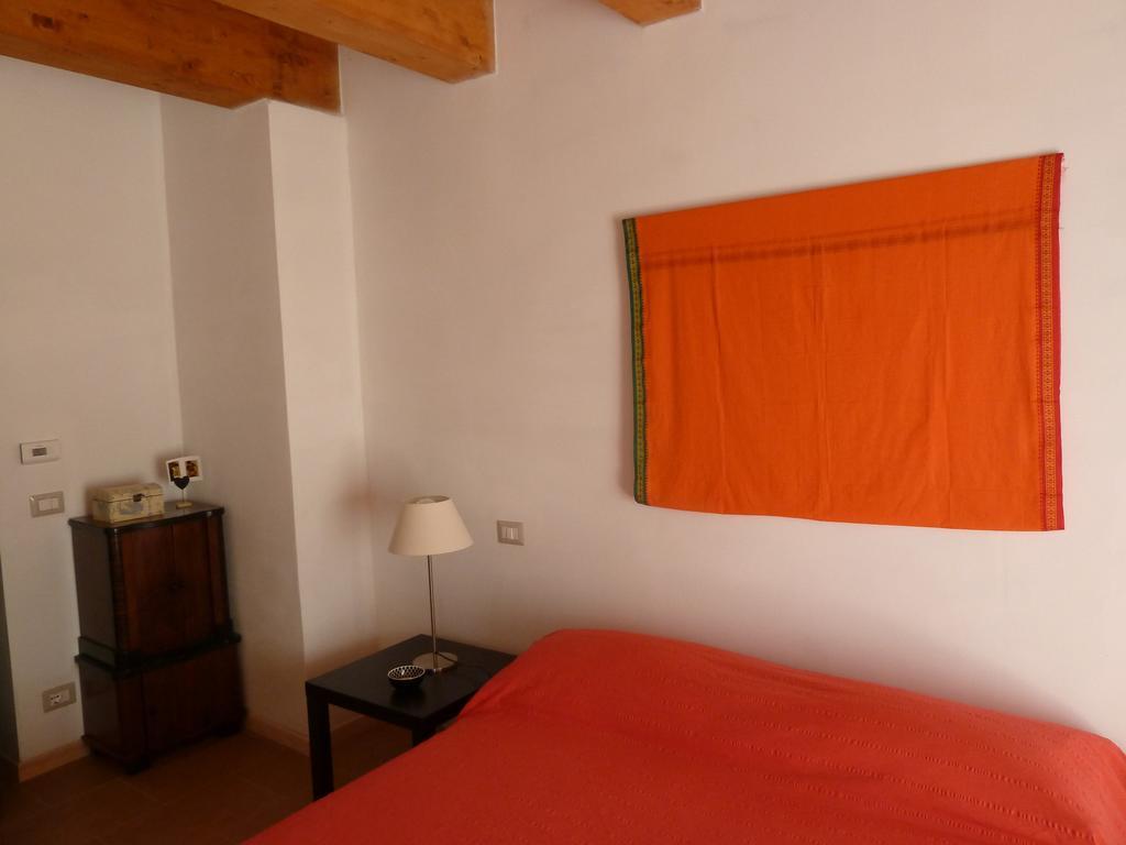 B&B Al Giardino Dei Mandorli Prasco Стая снимка